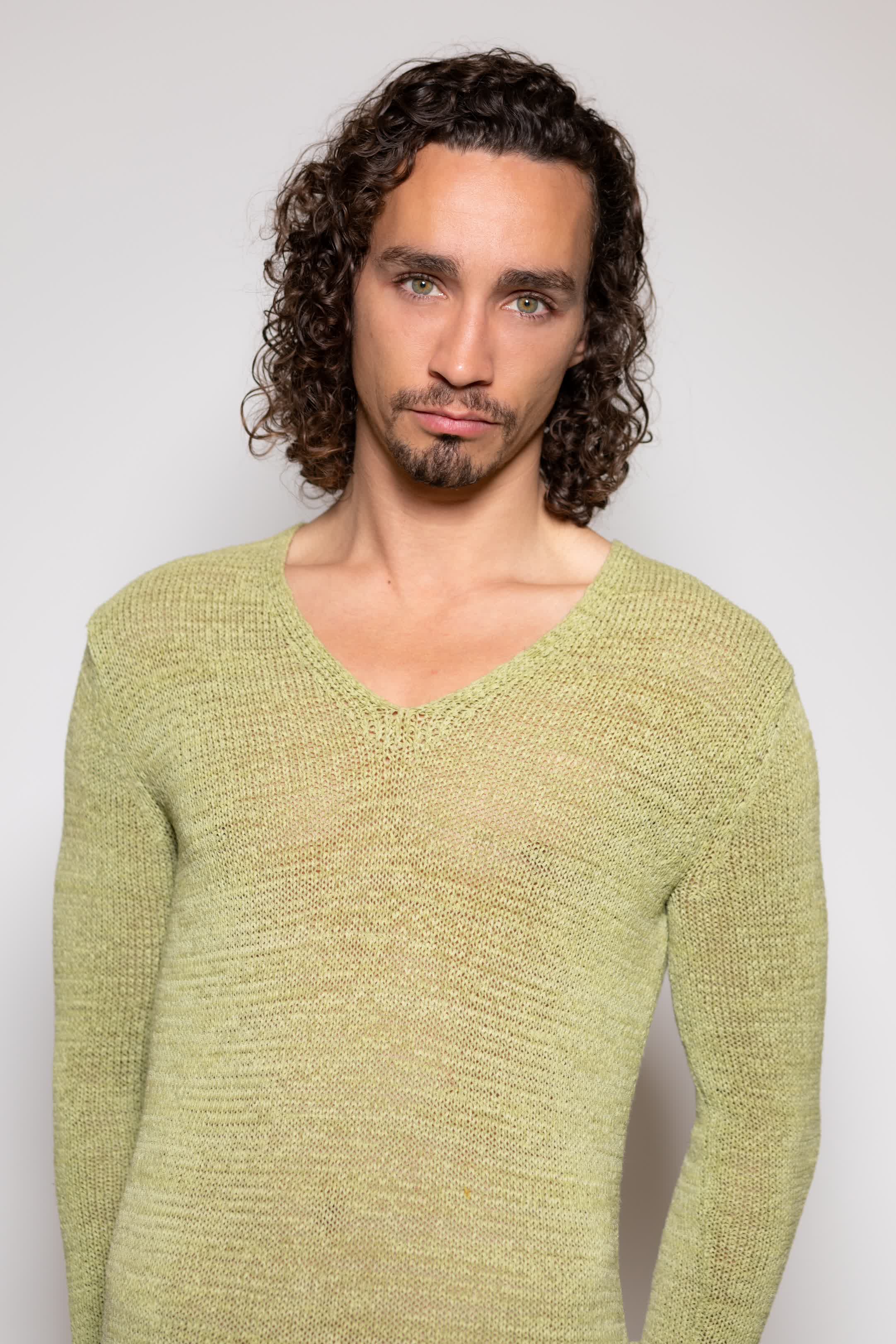 actor Robert Sheehan large photo