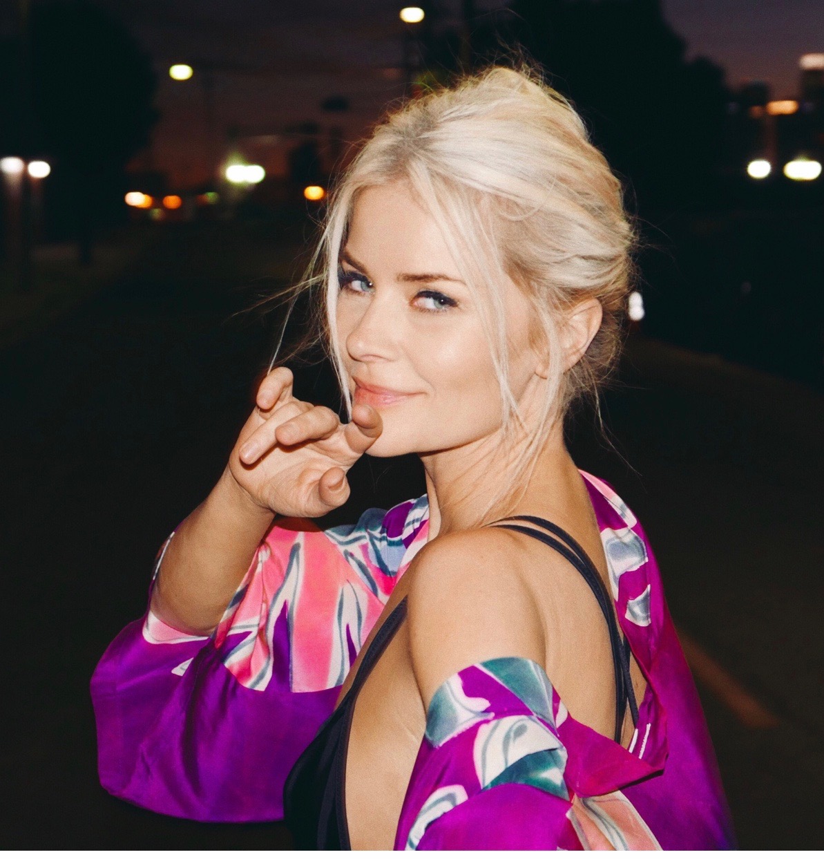 actor Anita Briem large photo