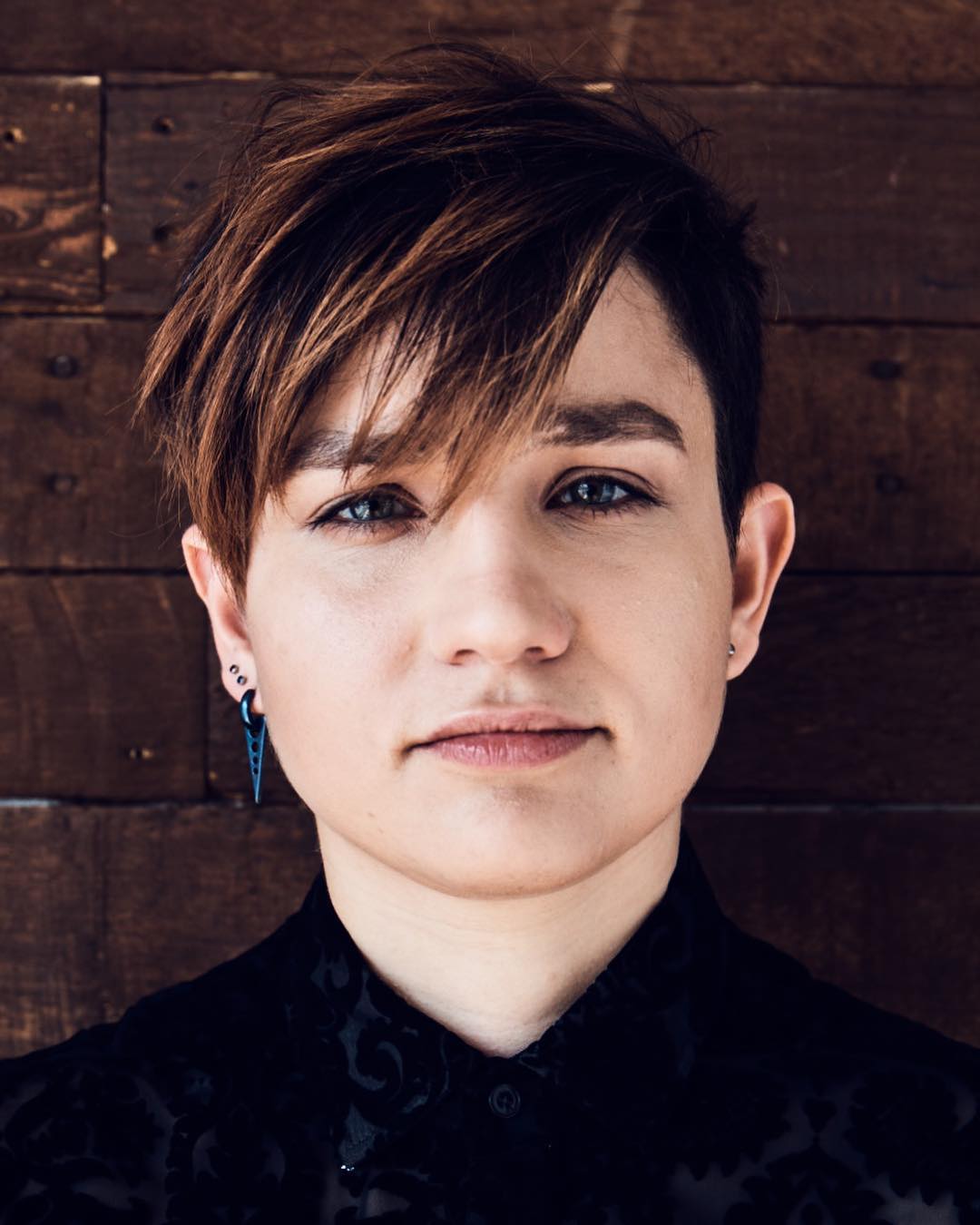 actor Bex Taylor-Klaus large photo