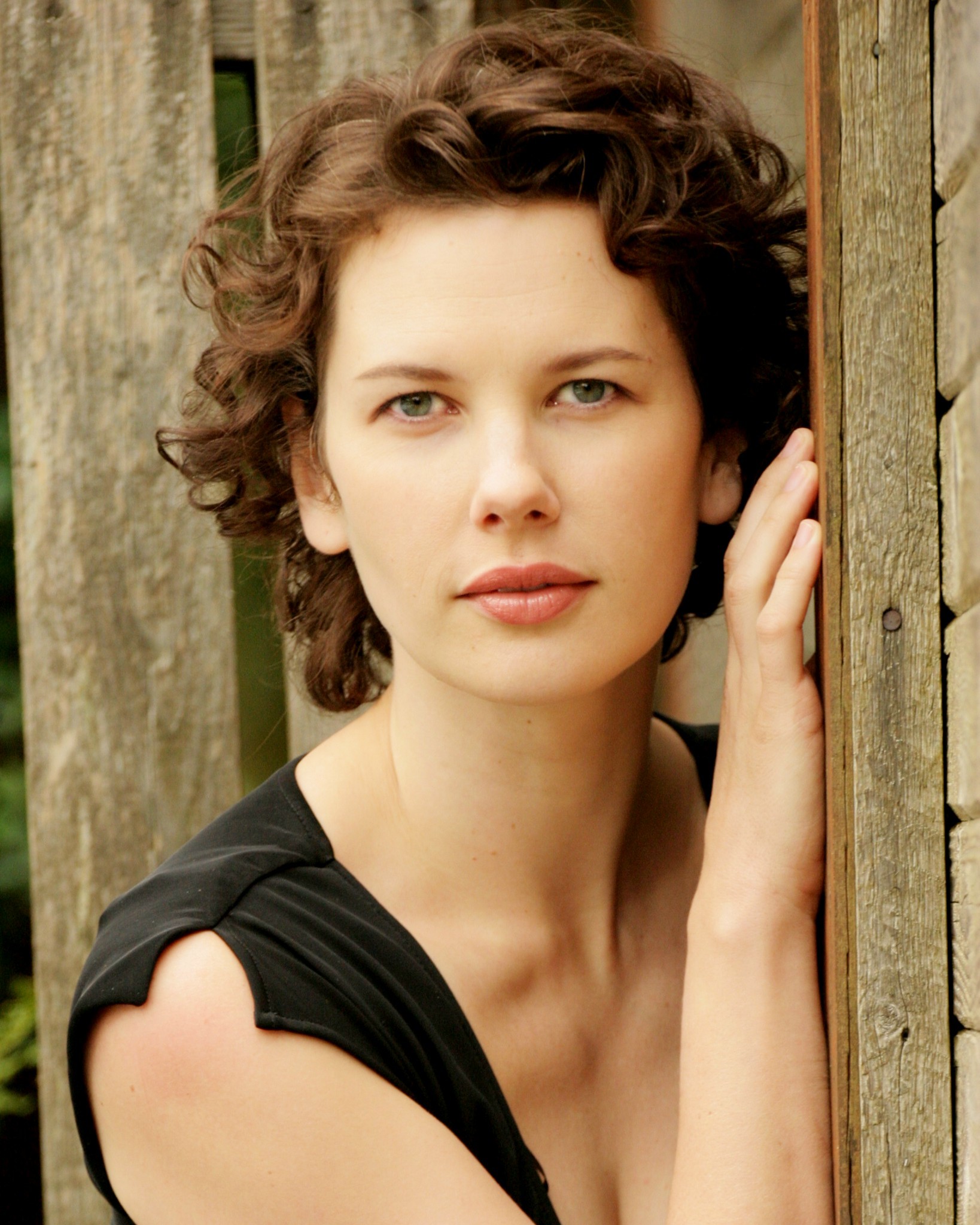 actor Tiffany Lyndall-Knight large photo