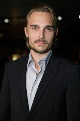 actor Joey Kern large photo