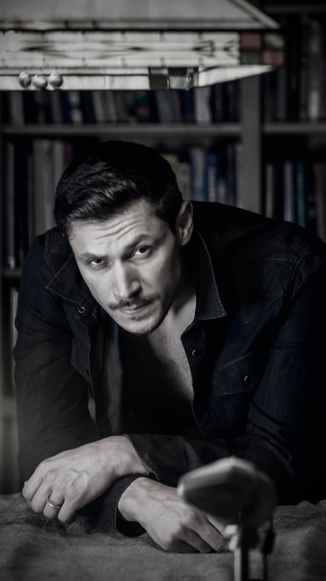 actor Alex Meraz large photo