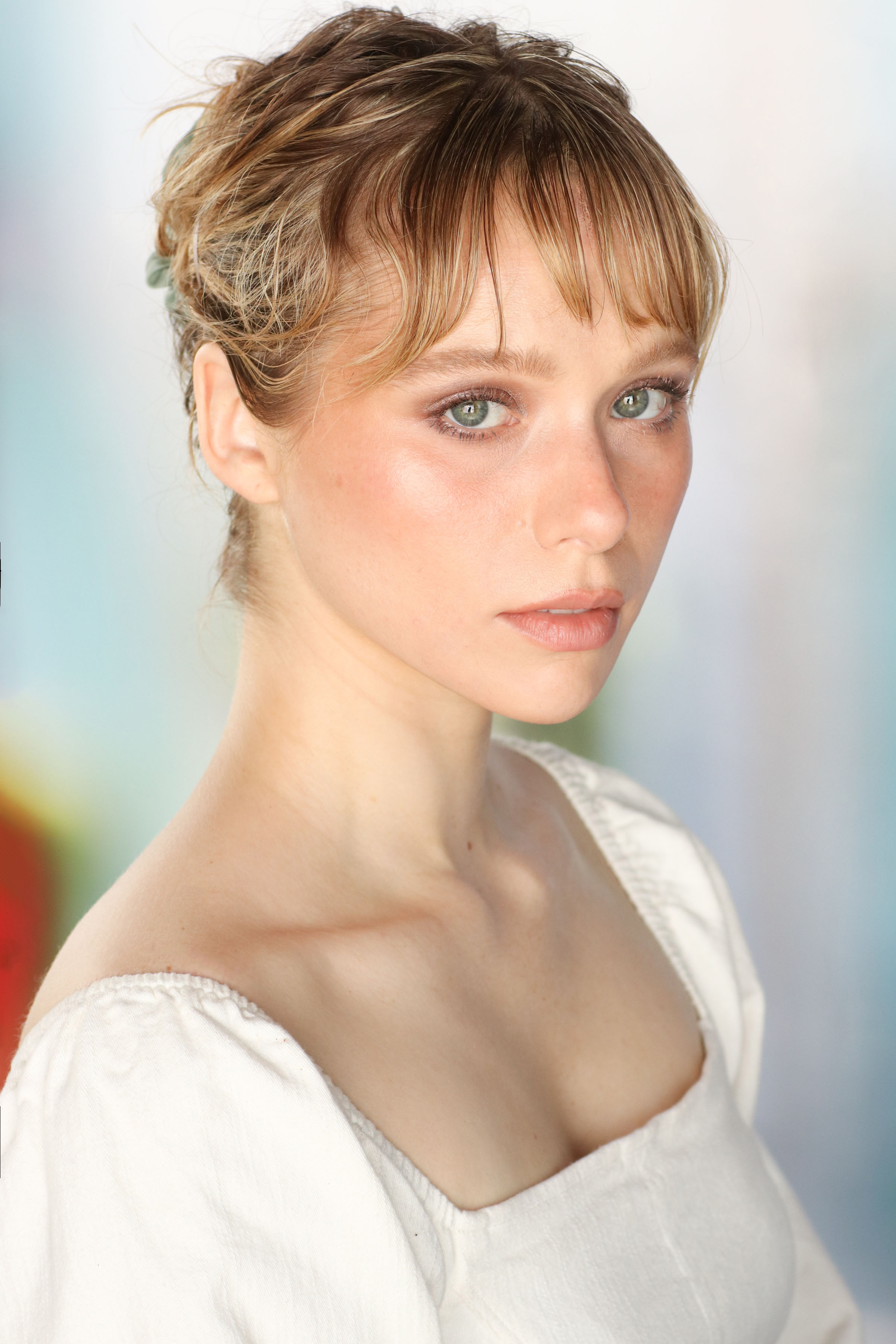 actor Caroline Hebert large photo