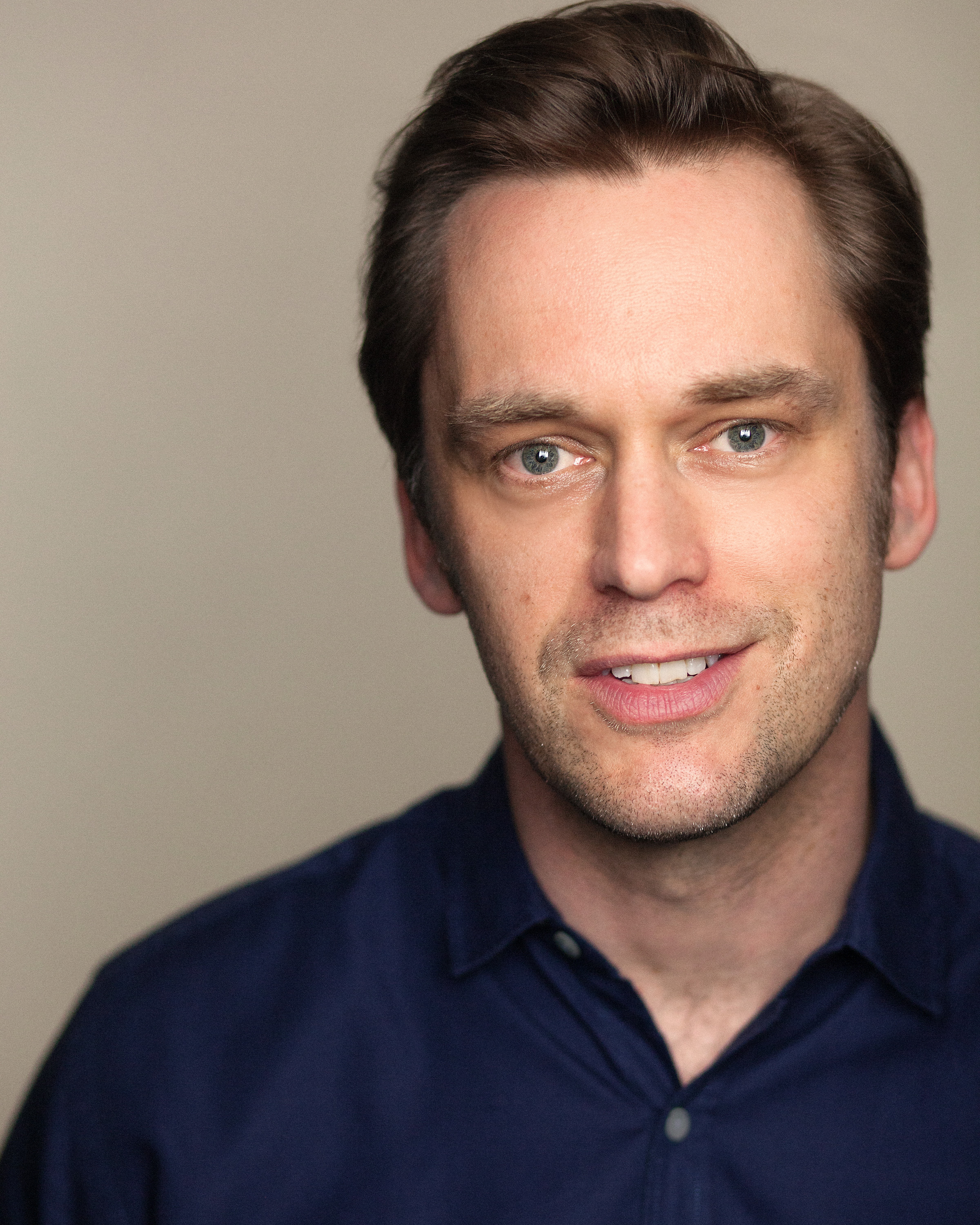 actor Finlay Robertson large photo