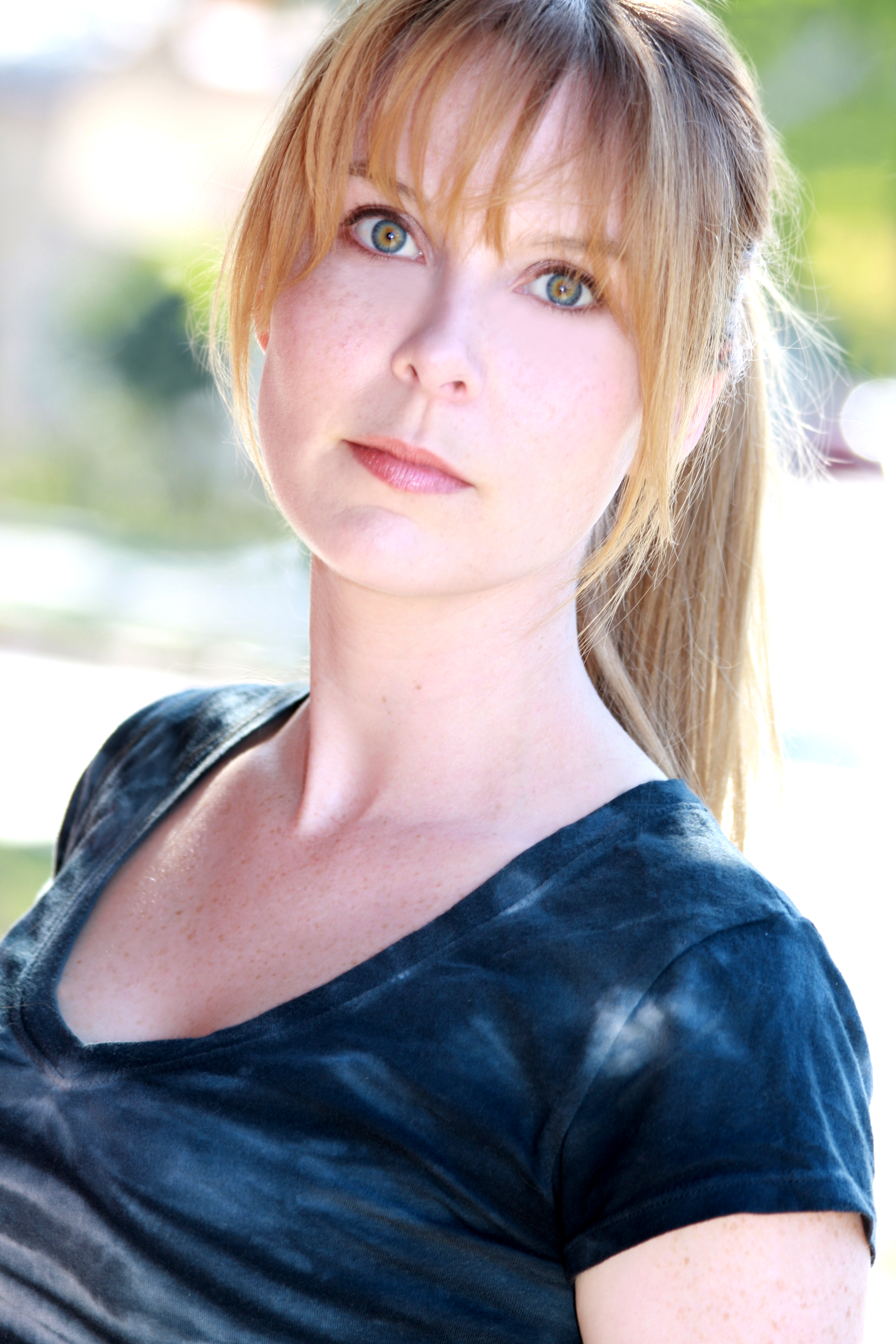 actor Brooke Anderson large photo