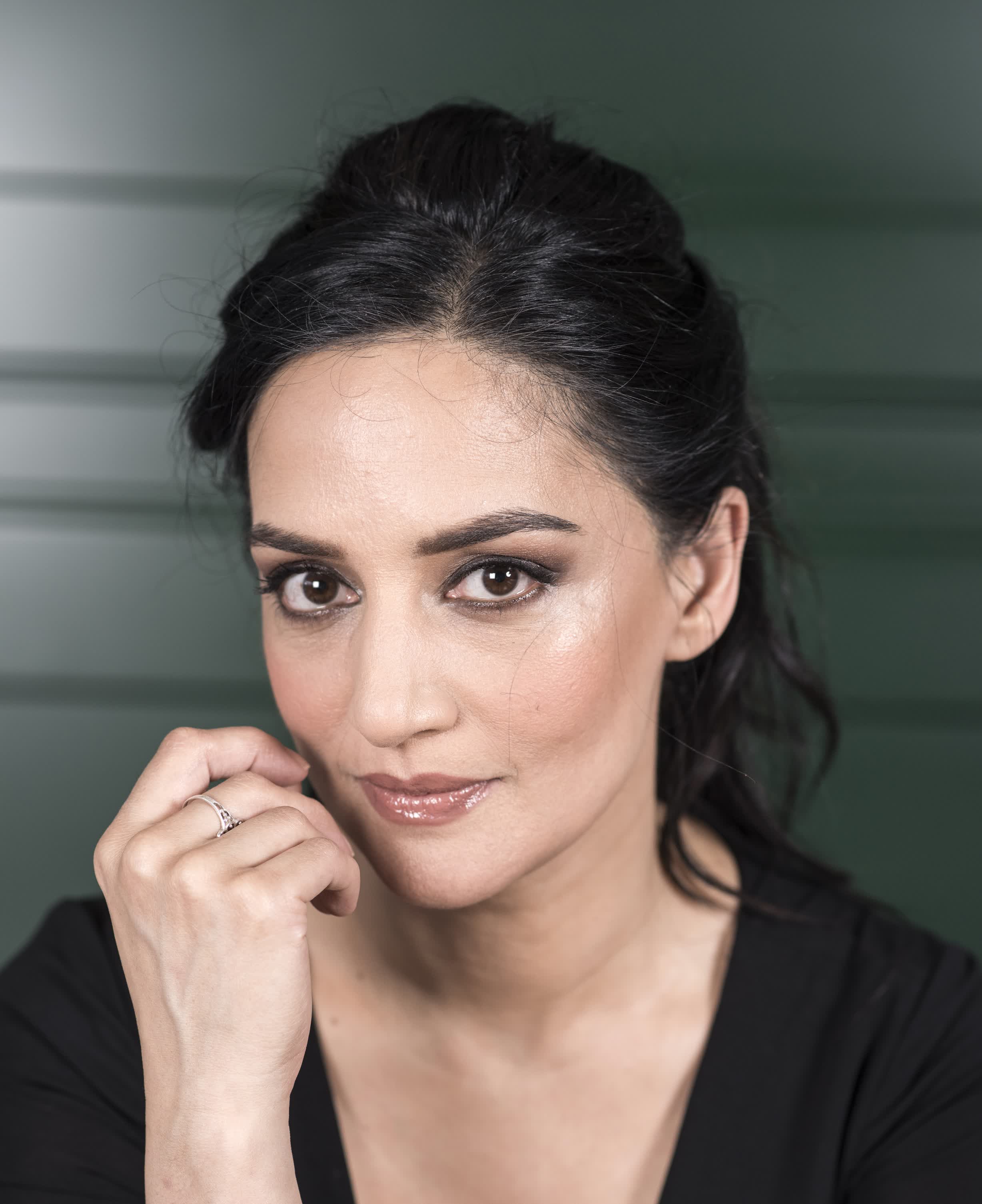 actor Archie Panjabi large photo