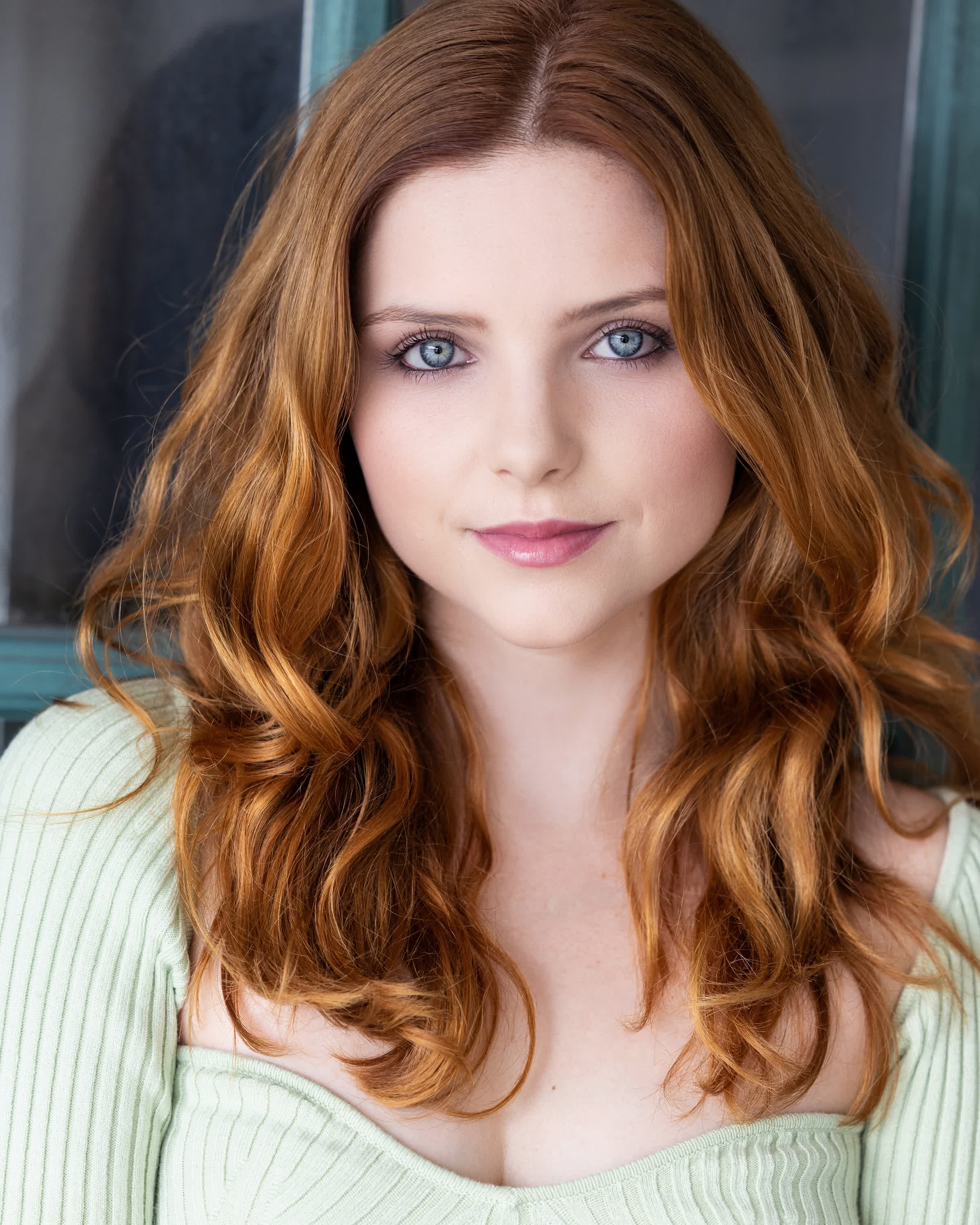 actor Chloe Csengery large photo