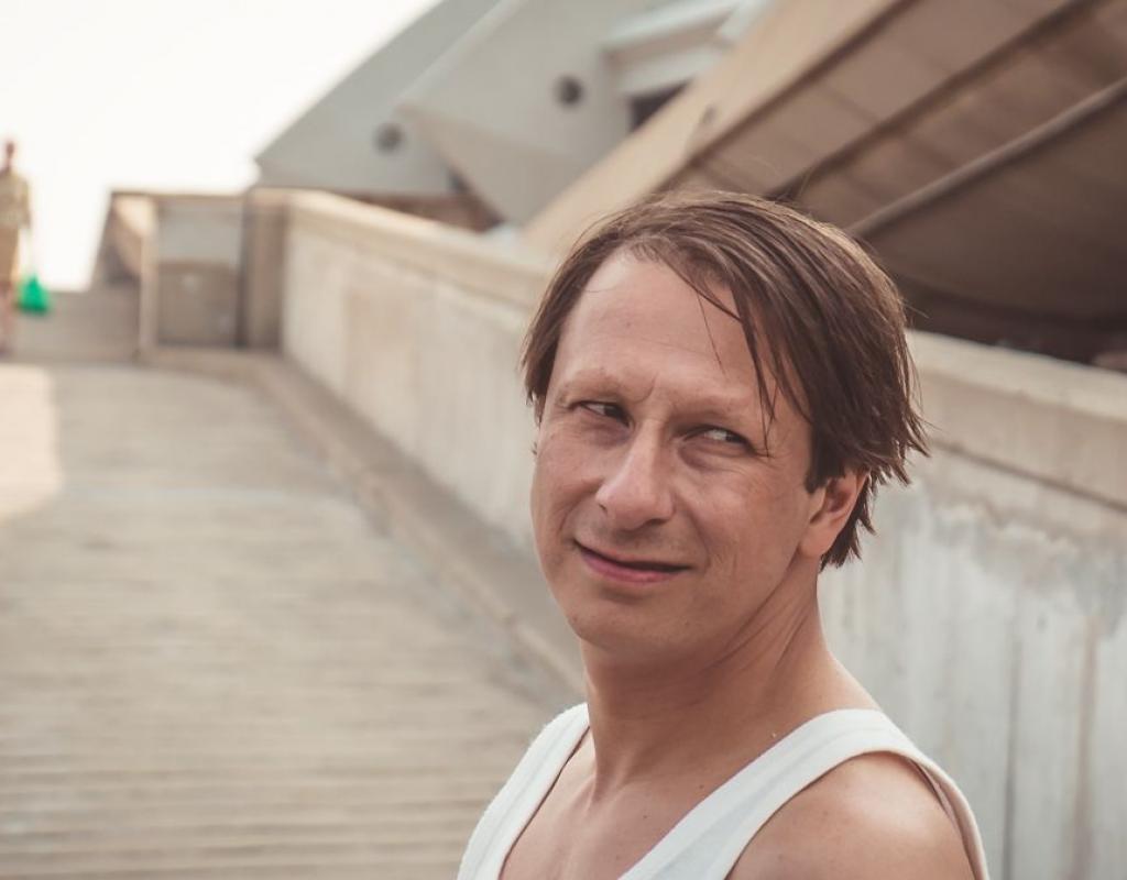 actor Paul Ahmarani large photo