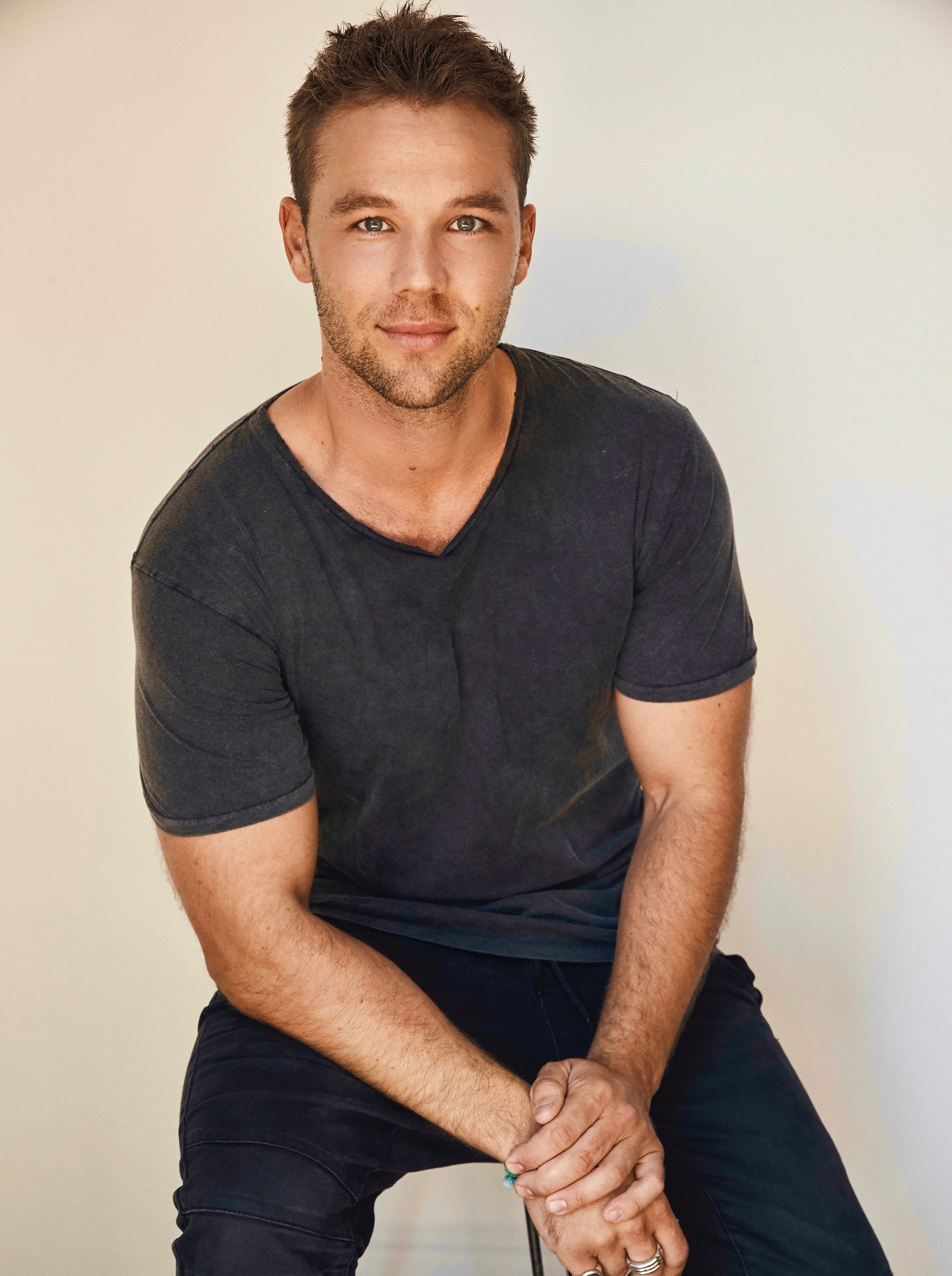 actor Lincoln Lewis large photo