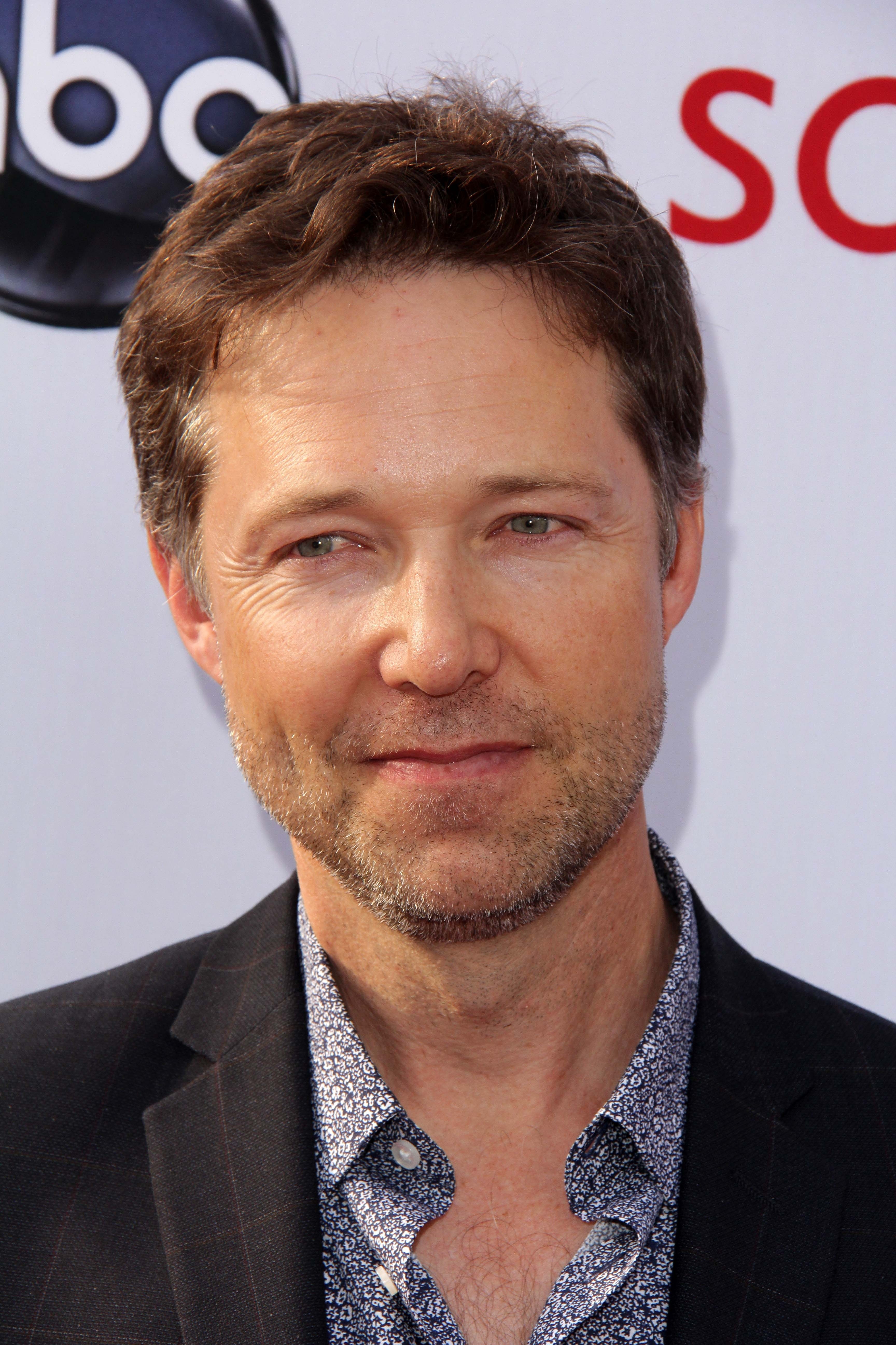 actor George Newbern large photo