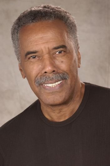 actor Robert Hooks large photo