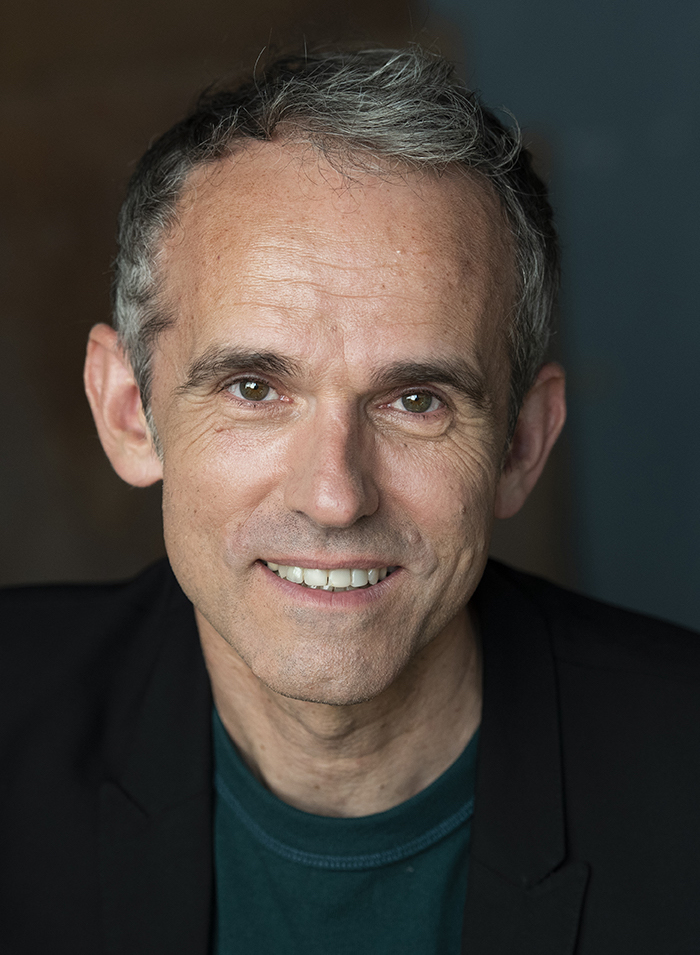 actor Yves Heck large photo