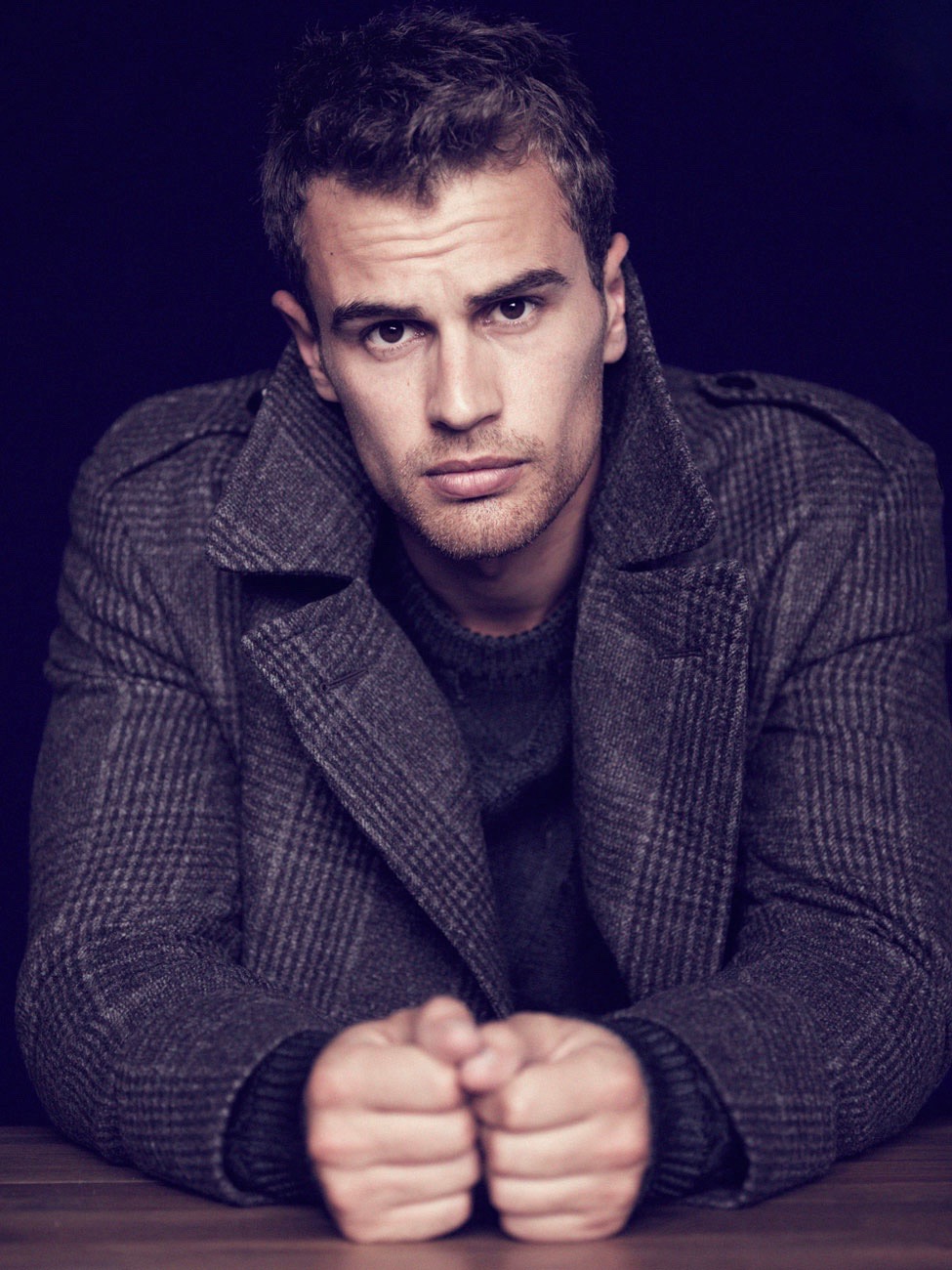 actor Theo James large photo