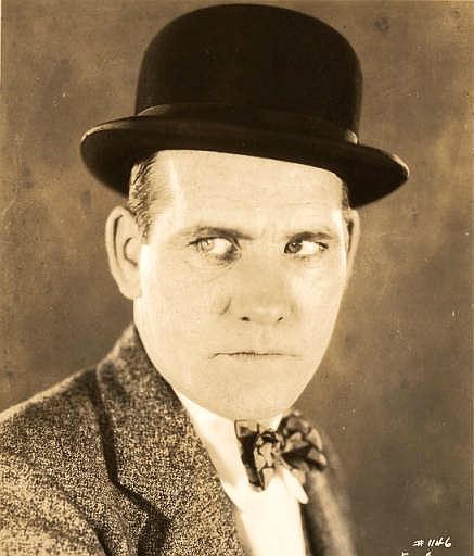 actor Tom Dugan large photo