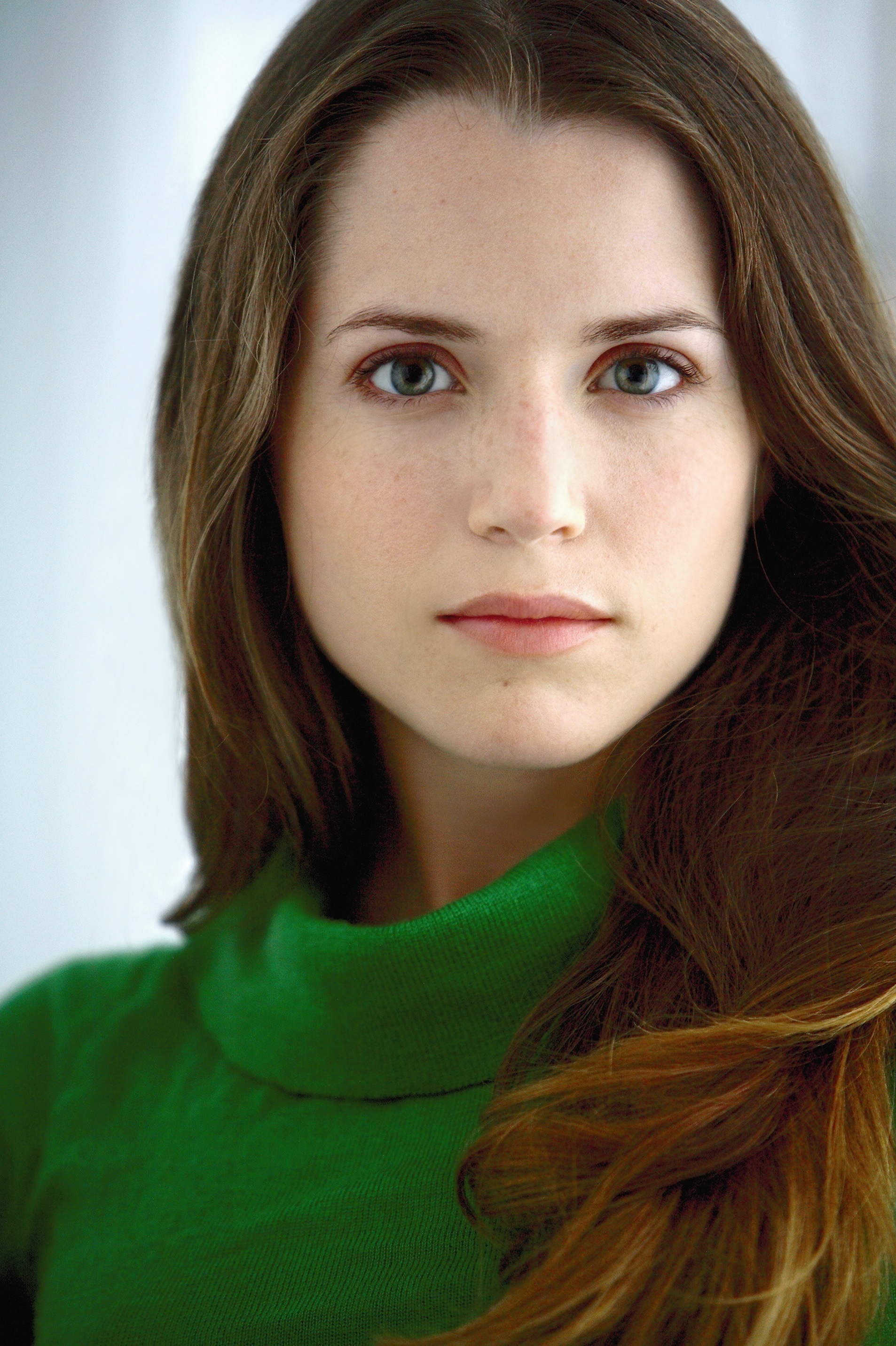 actor Lynn-Marie Stetson large photo