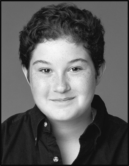 actor Sasha Joseph Neulinger large photo