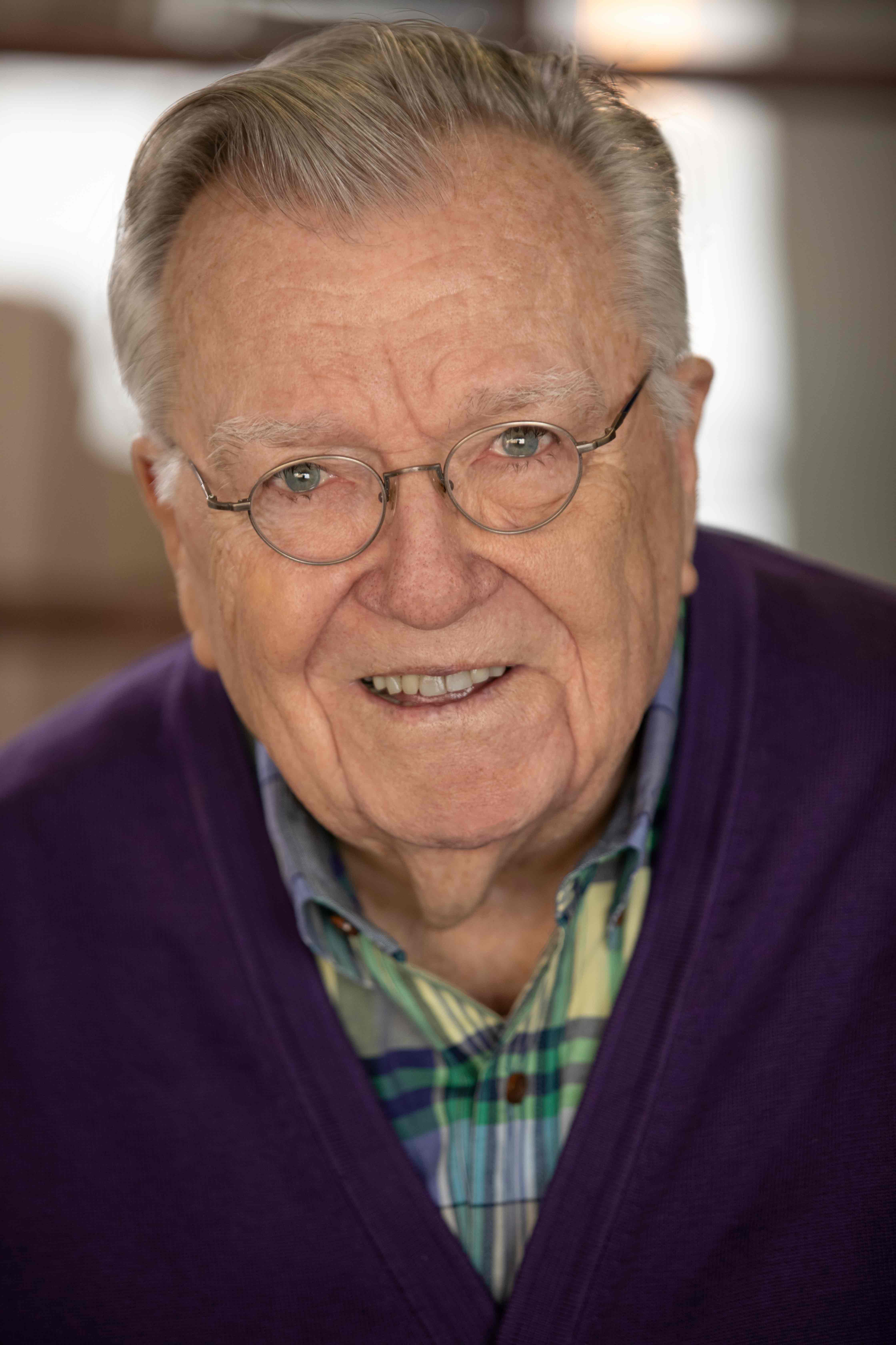 actor Terrence Beasor large photo