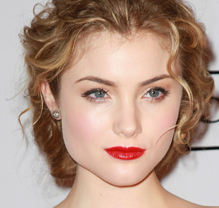 actor Skyler Samuels large photo