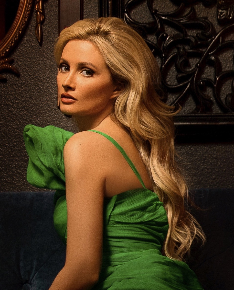 actor Holly Madison large photo