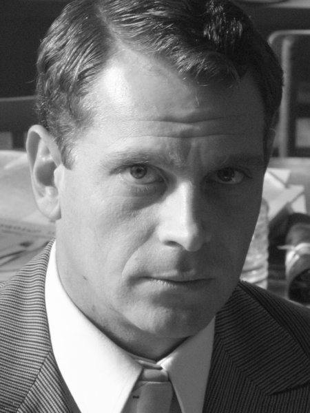 actor Julian Vergov large photo