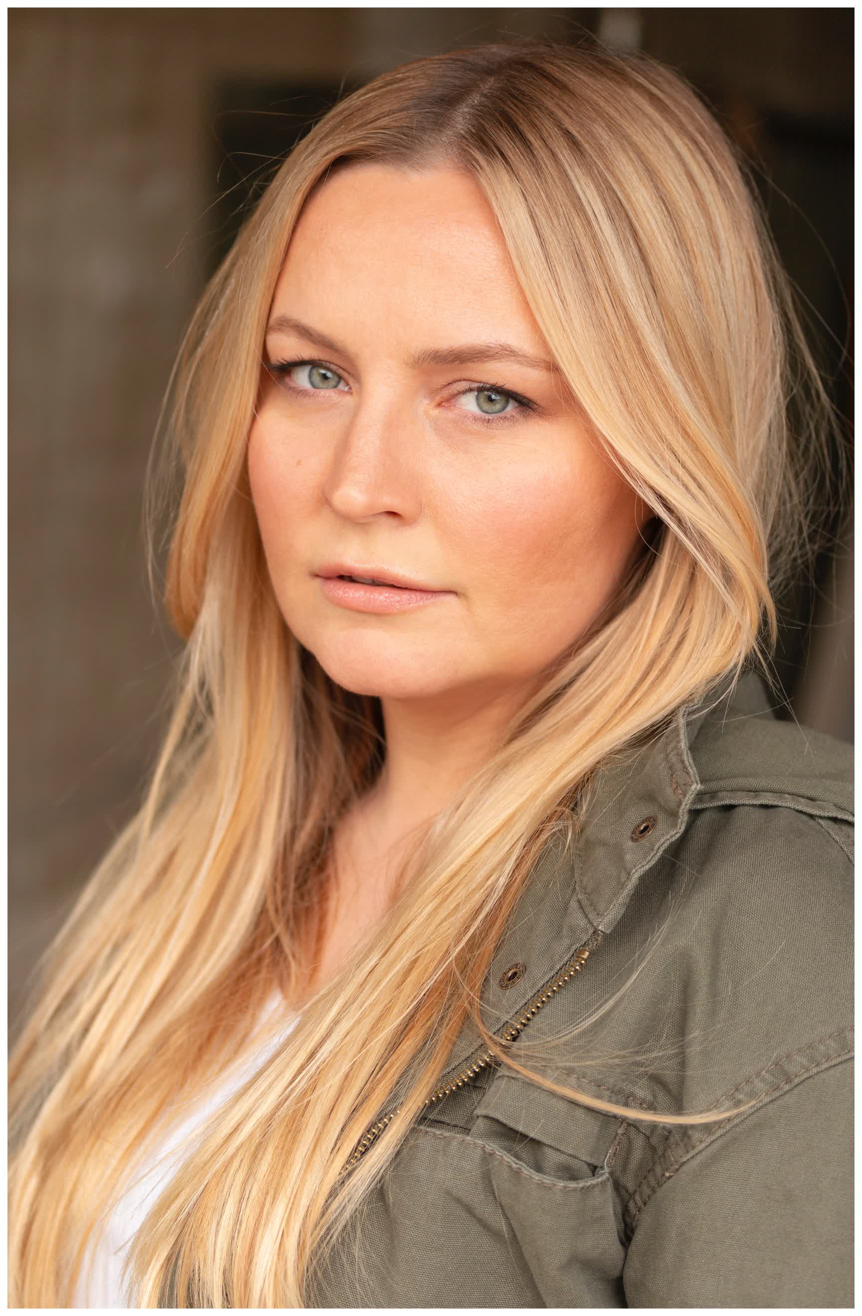 actor Lindsey Haun large photo