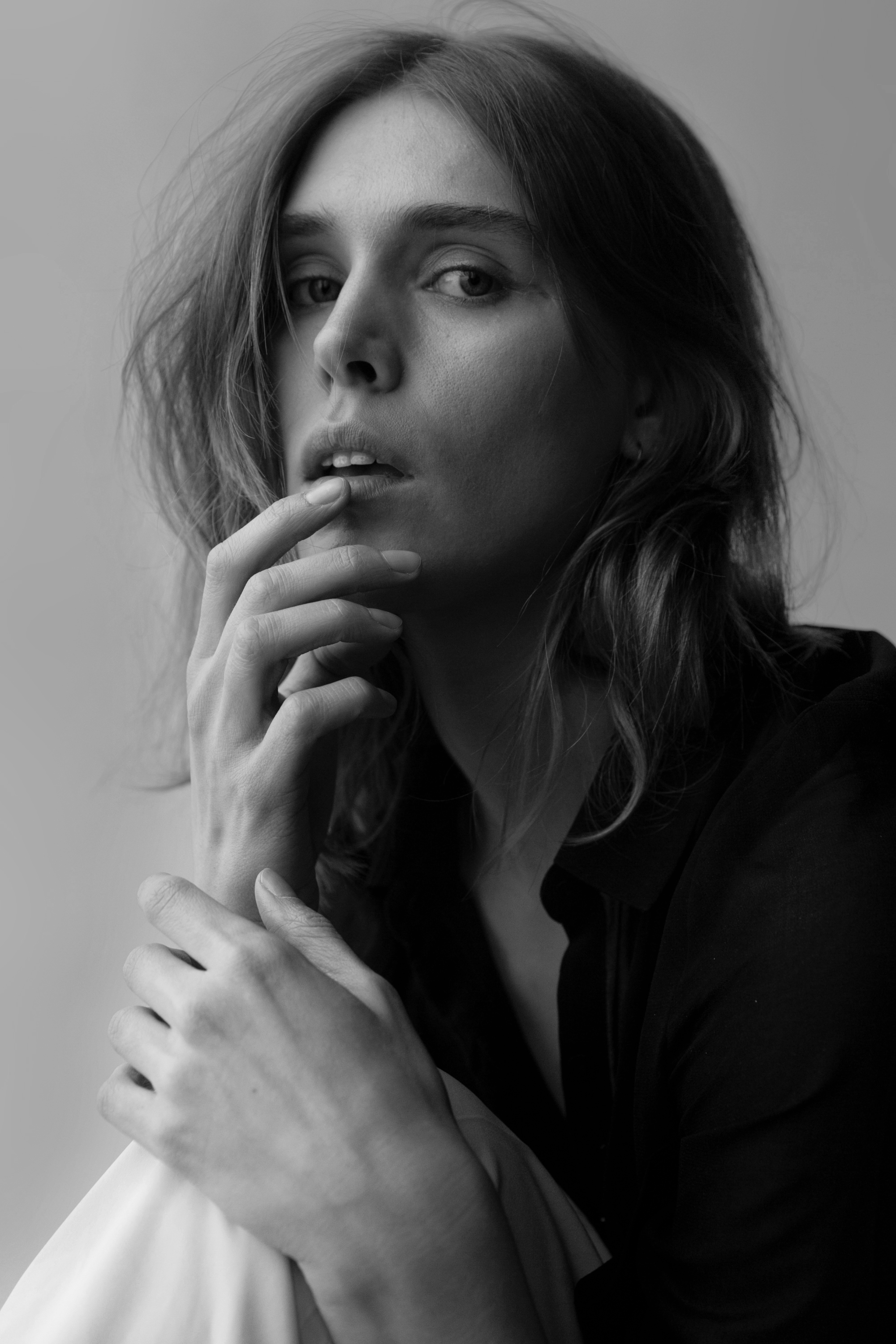 actor Gaia Weiss large photo
