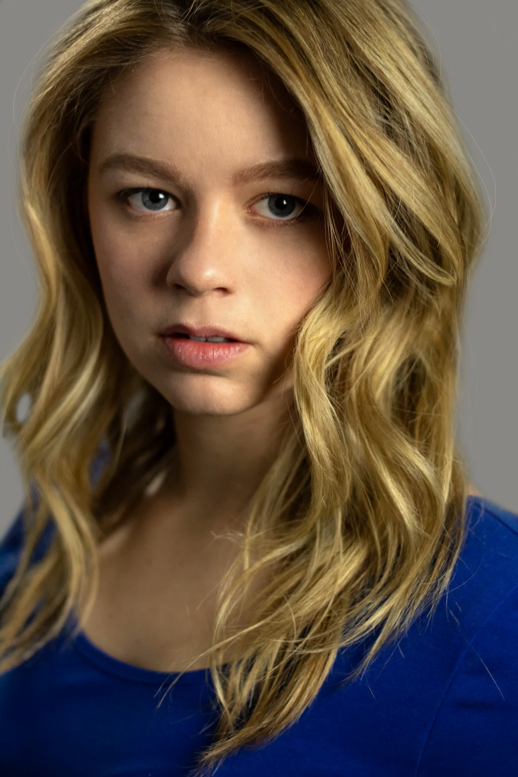 actor Sierra Hawkins large photo