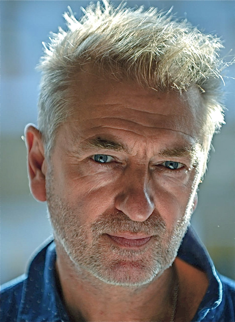 actor Pete Lee-Wilson large photo