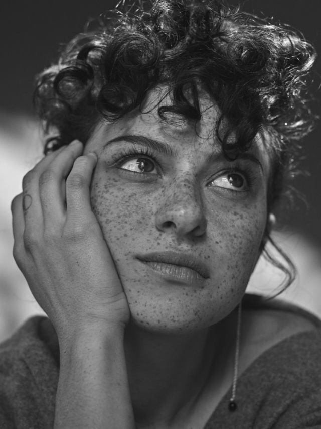 actor Alia Shawkat large photo