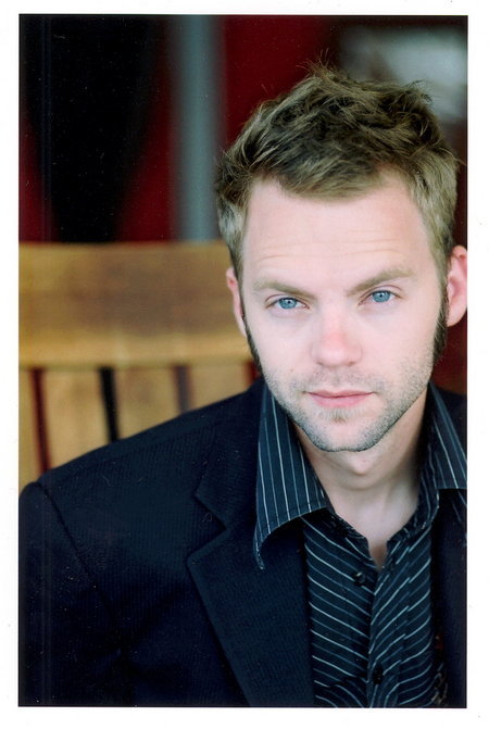 actor Esteban Powell large photo