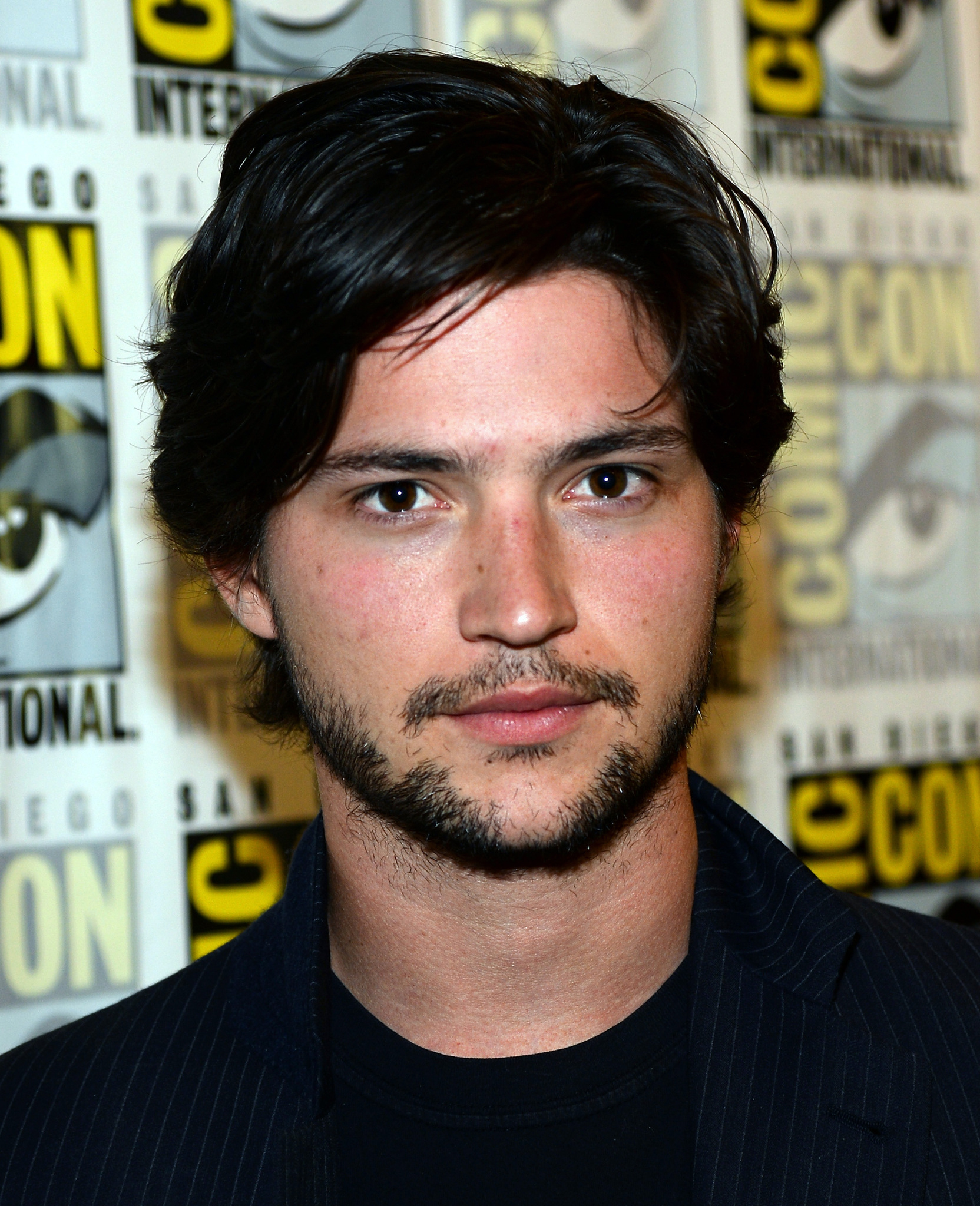 actor Thomas McDonell large photo