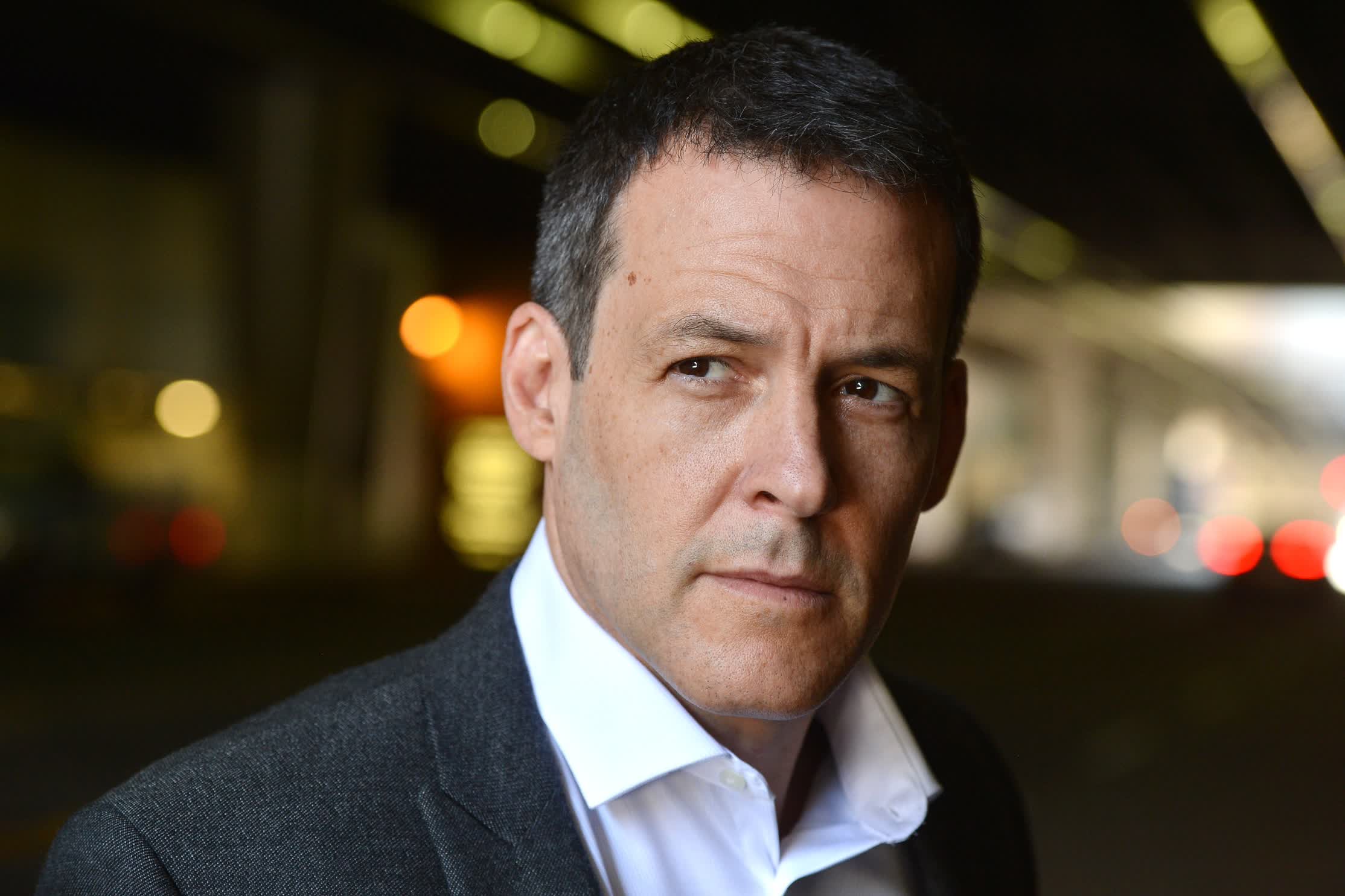 actor Robert Pralgo large photo