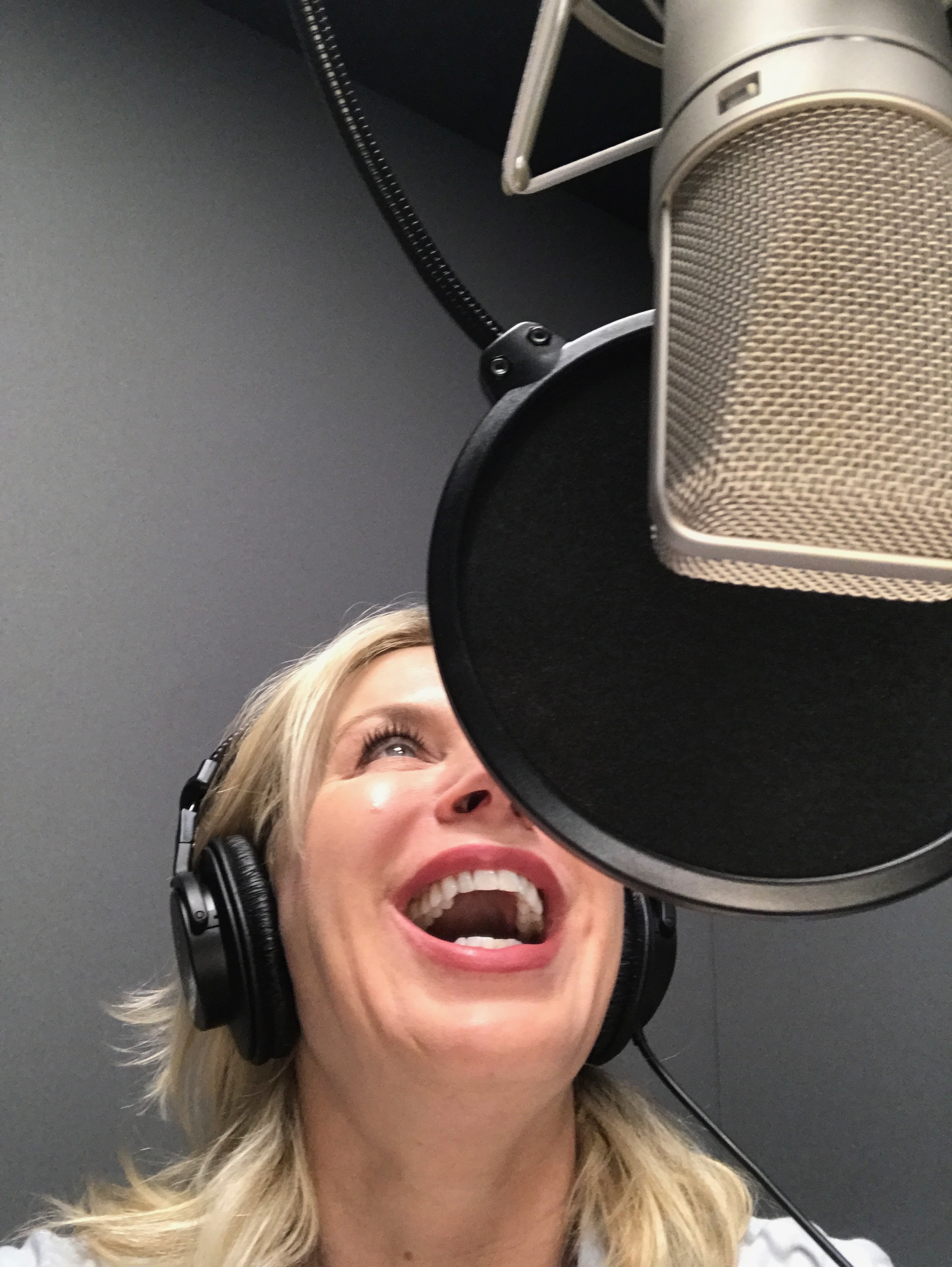 actor Julianne Grossman large photo