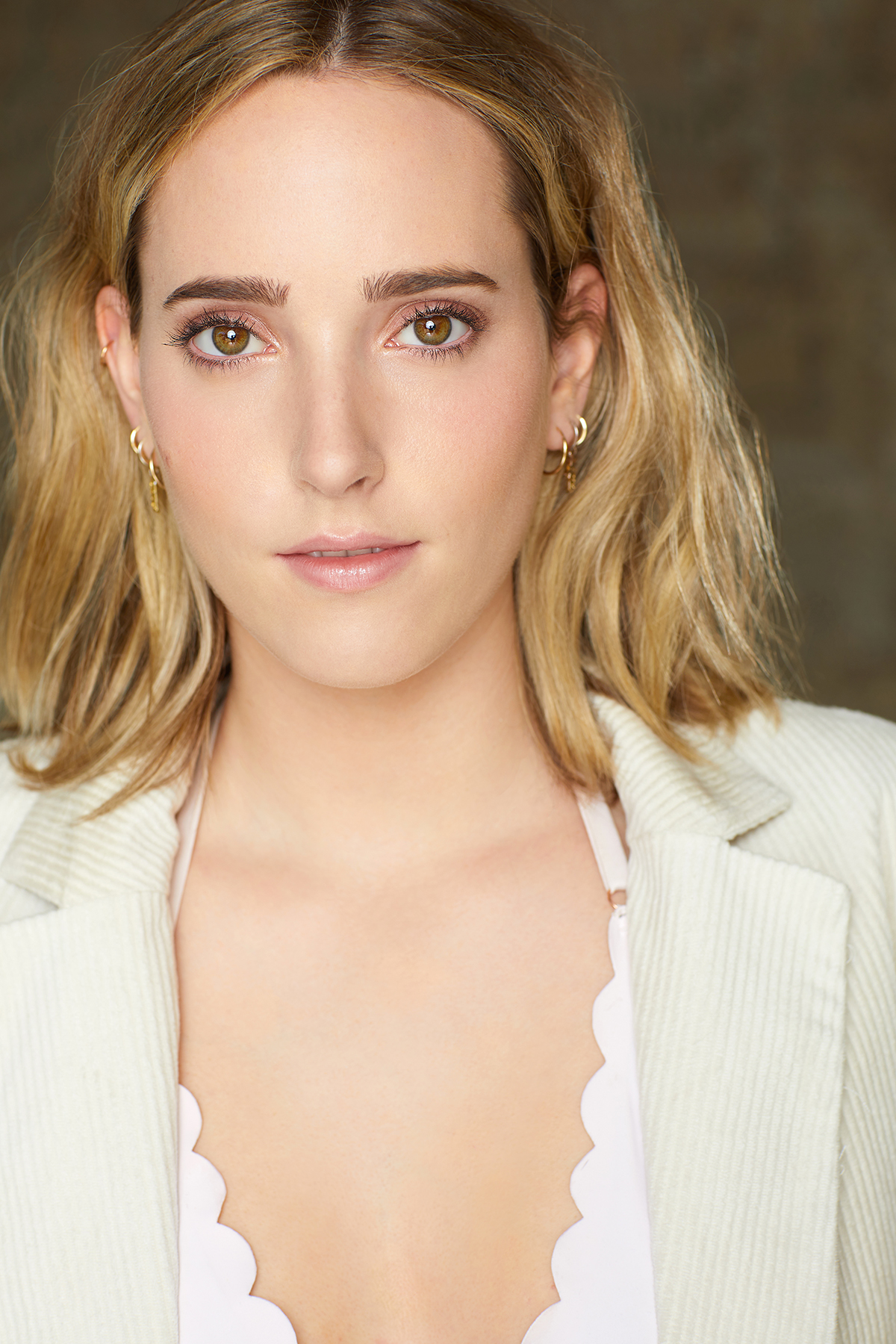 actor Hannah Leigh large photo