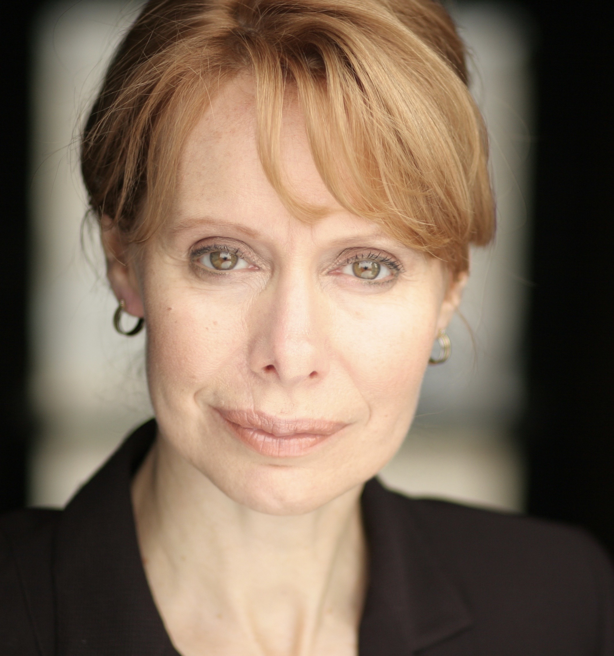 actor Barbara E. Robertson large photo