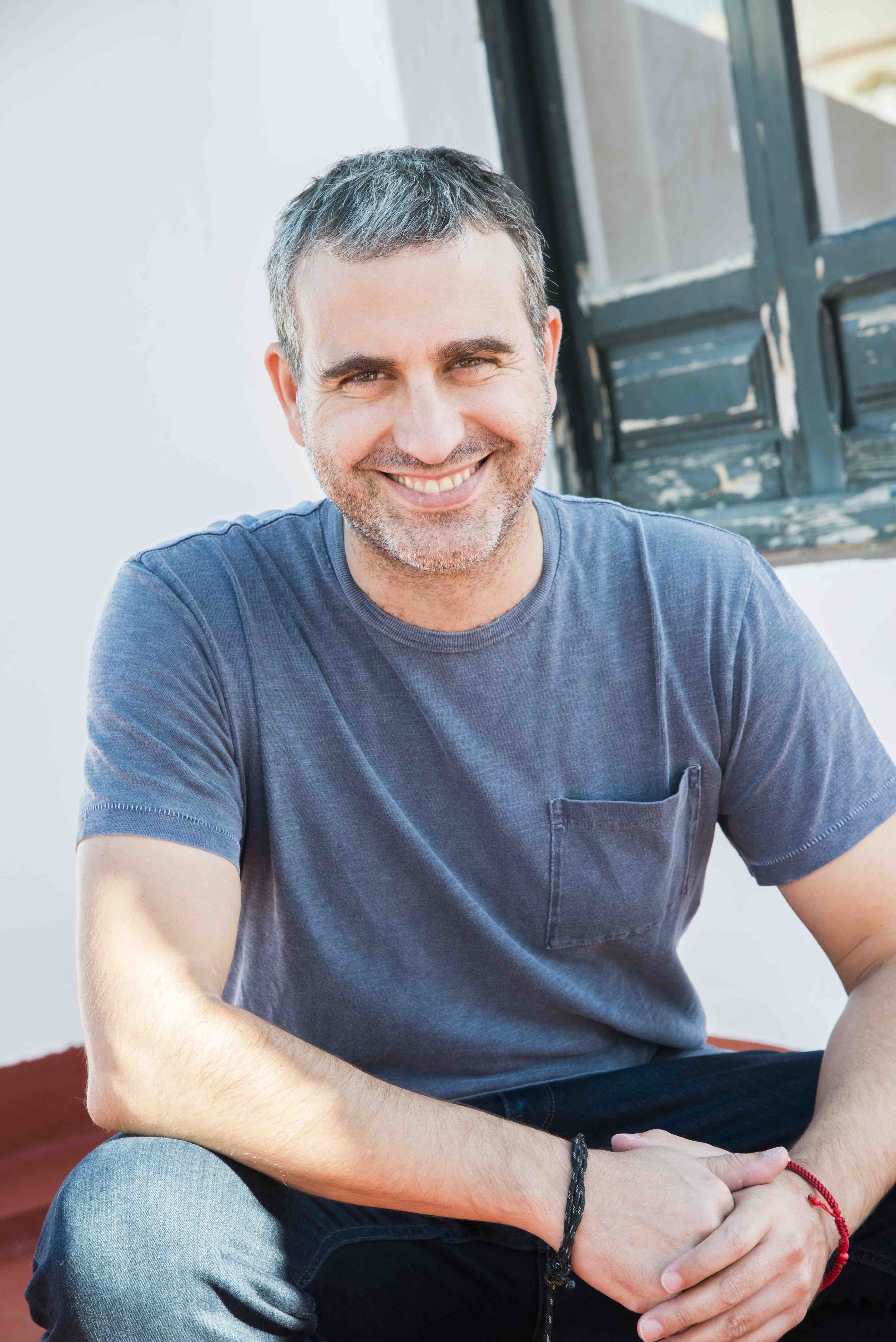 actor Diego Calderón large photo