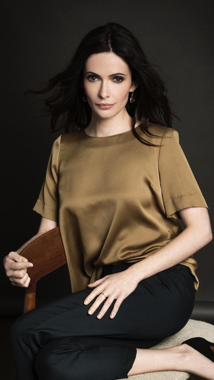 actor Elizabeth Tulloch large photo