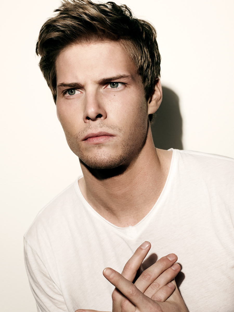 actor Hunter Parrish large photo