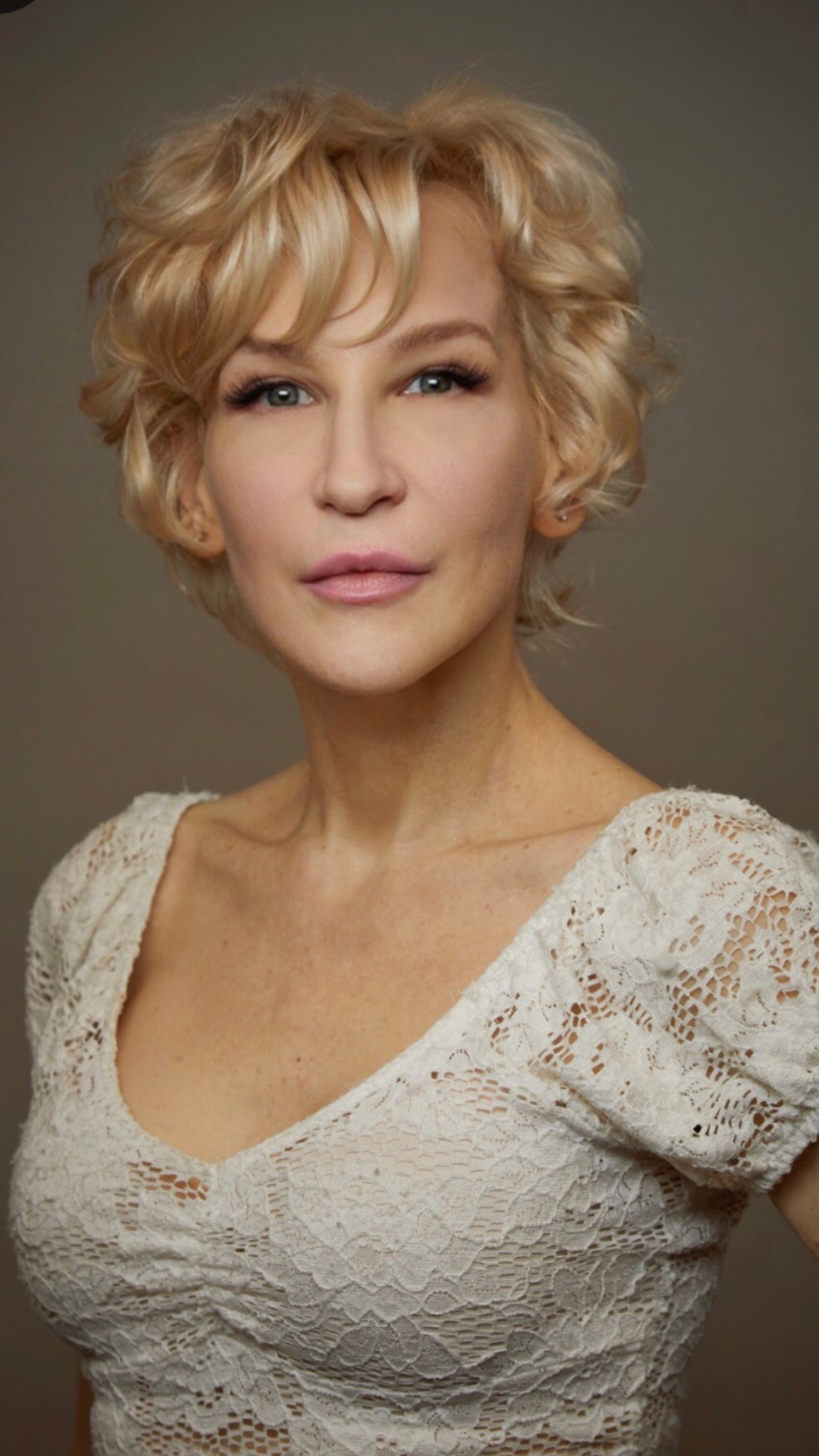 actor Penny Balfour large photo