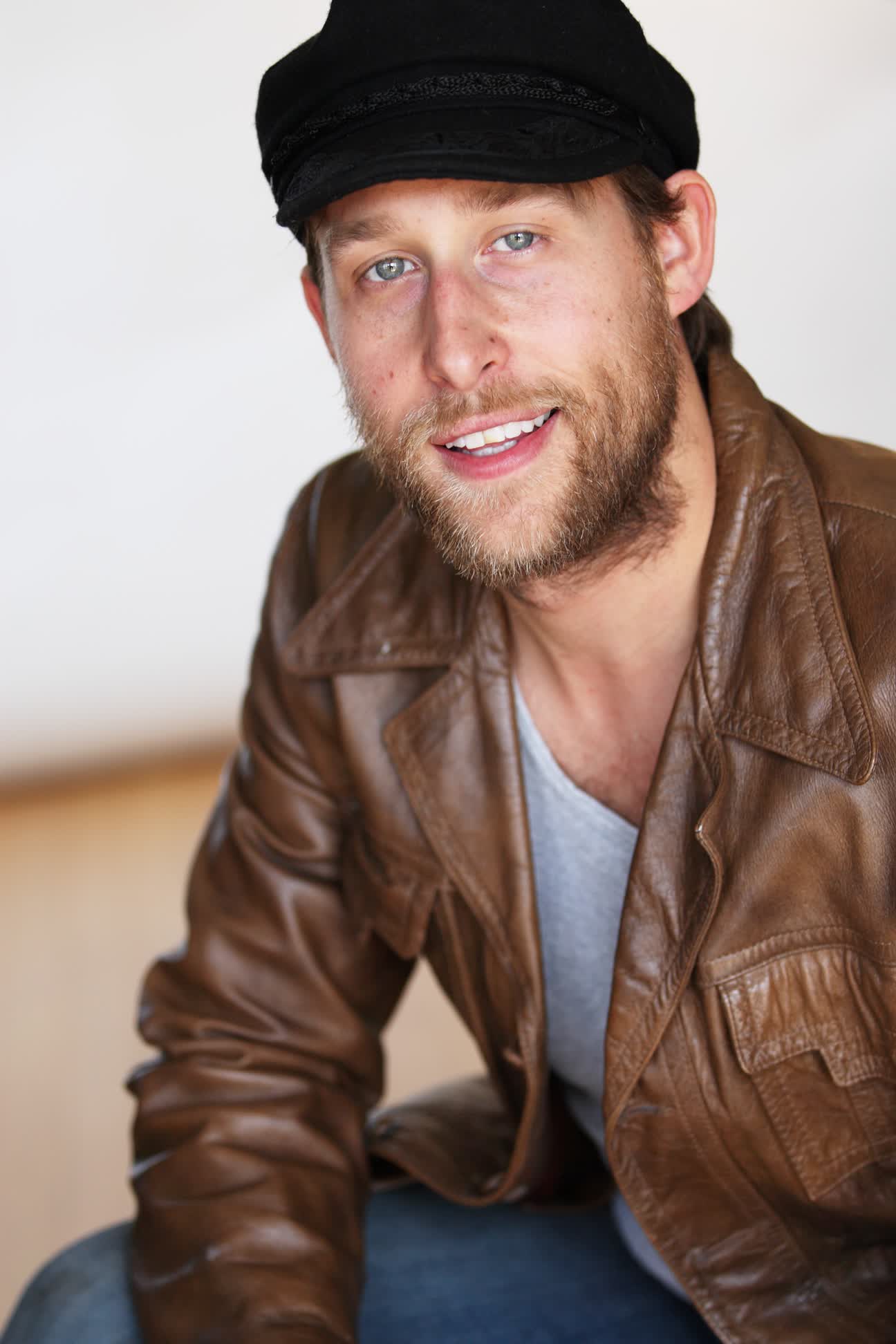 actor Seth Ayott large photo