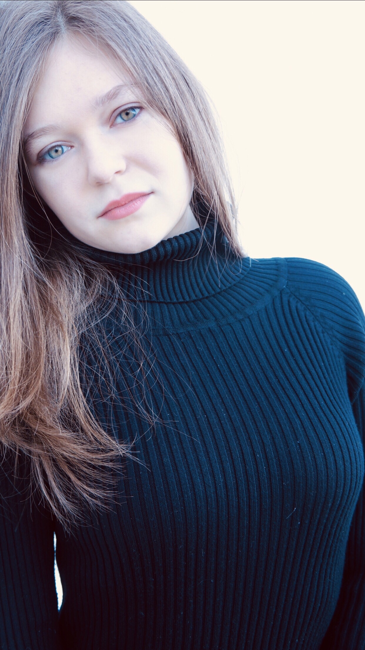 actor Ursula Parker large photo