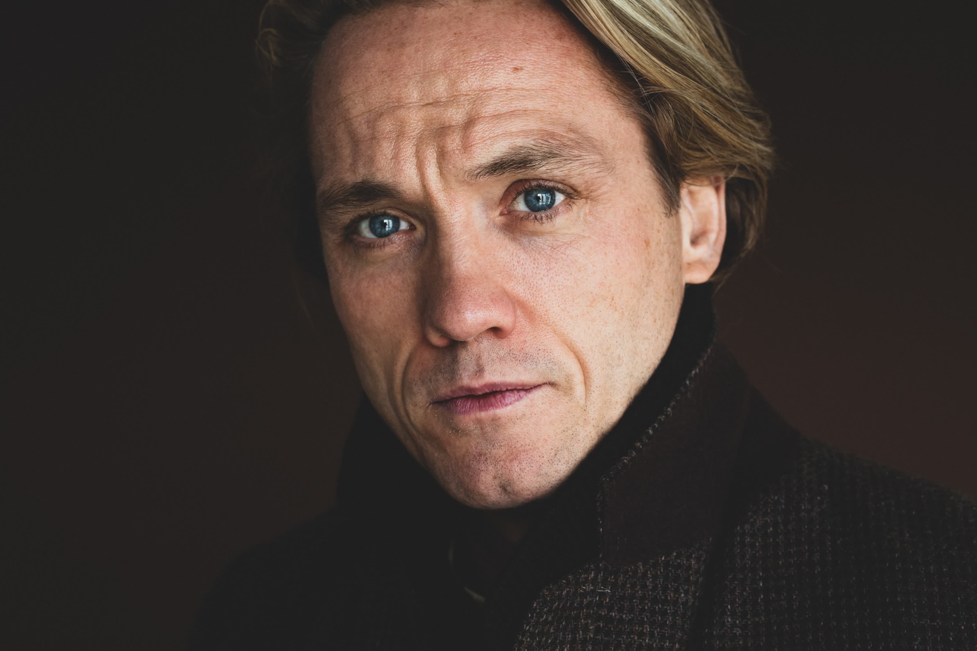 actor Christian Hillborg large photo