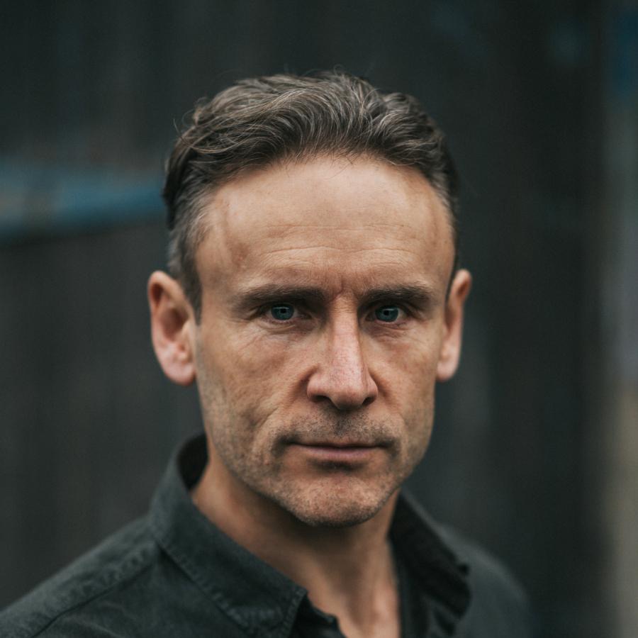 actor Cal MacAninch large photo