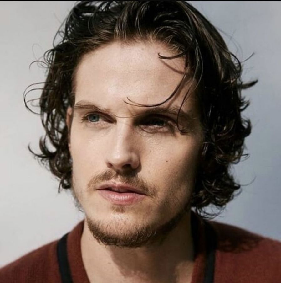 actor Daniel Sharman large photo