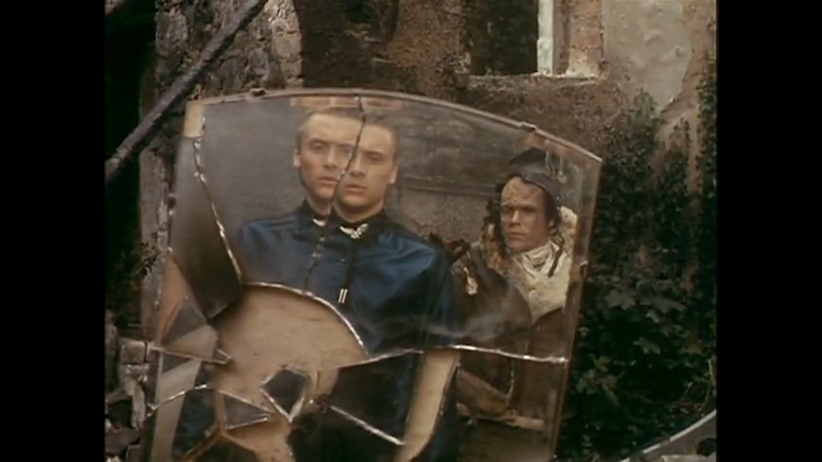 actor Mark Powley large photo