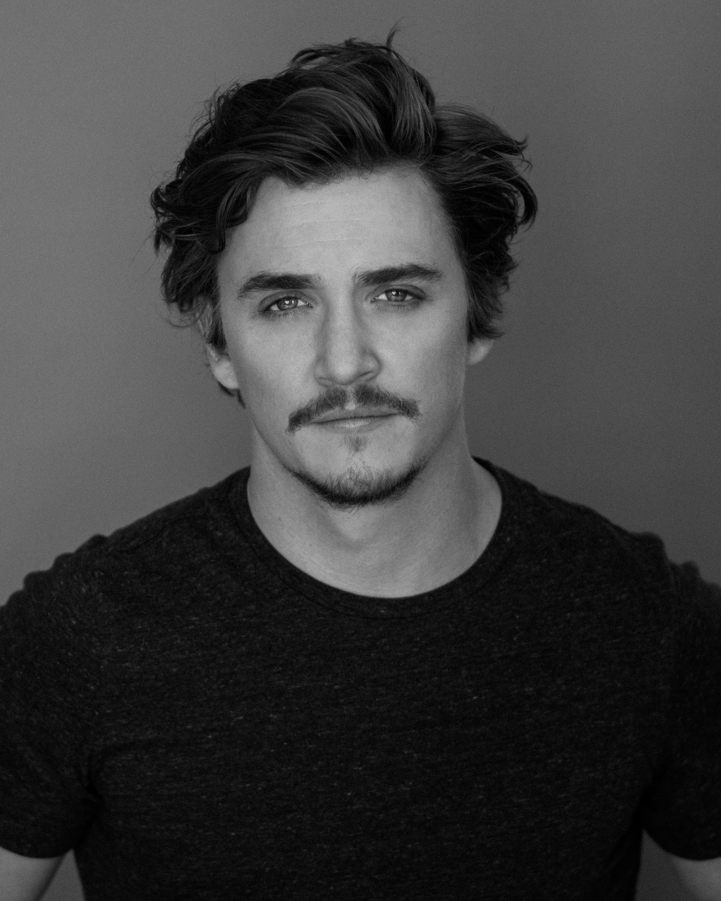 actor Kyle Gallner large photo