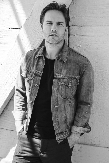 actor Scott Porter large photo