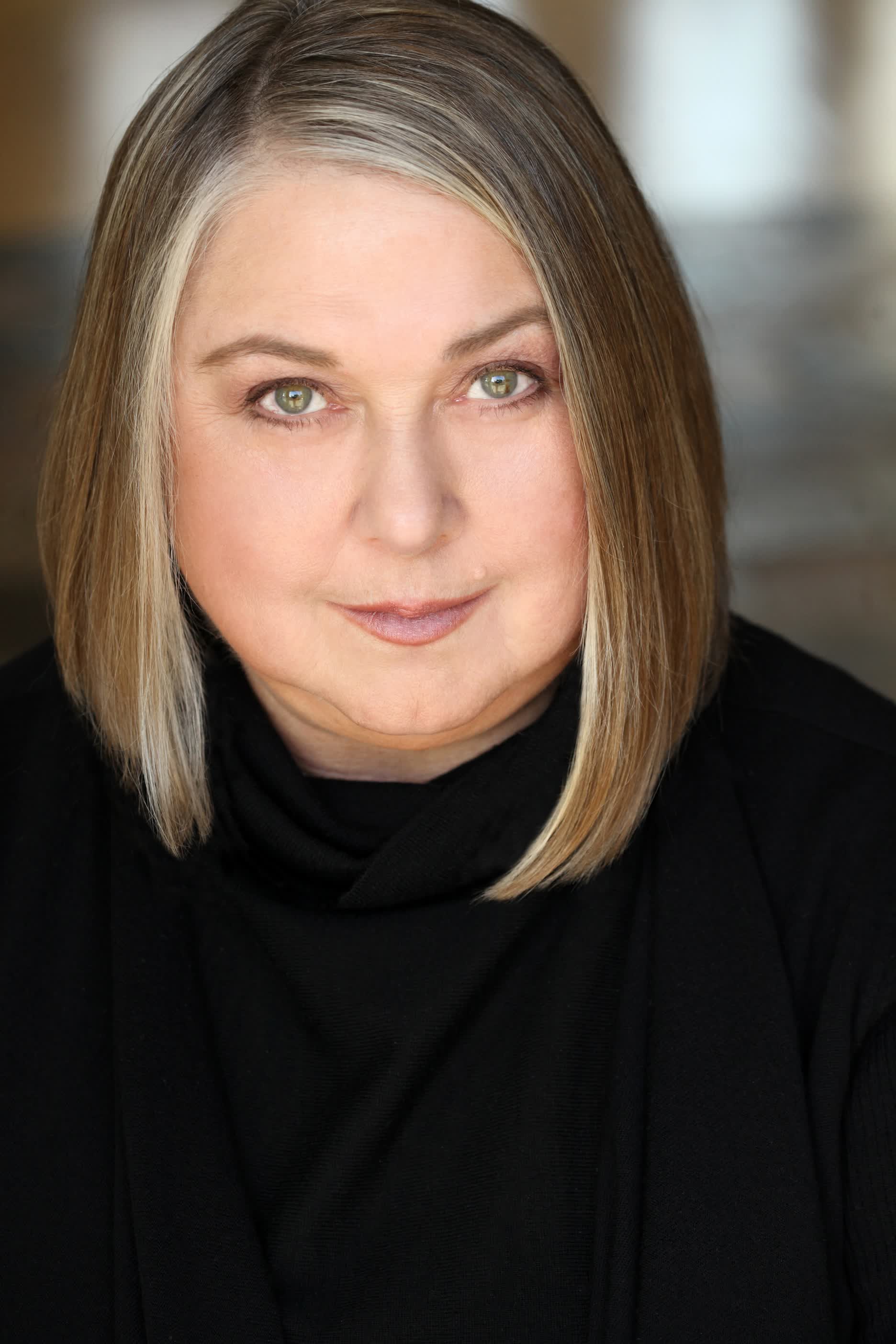 actor Lynn Ann Leveridge large photo