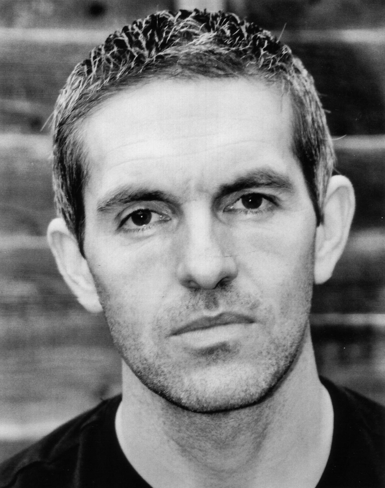 actor Louis Dempsey large photo