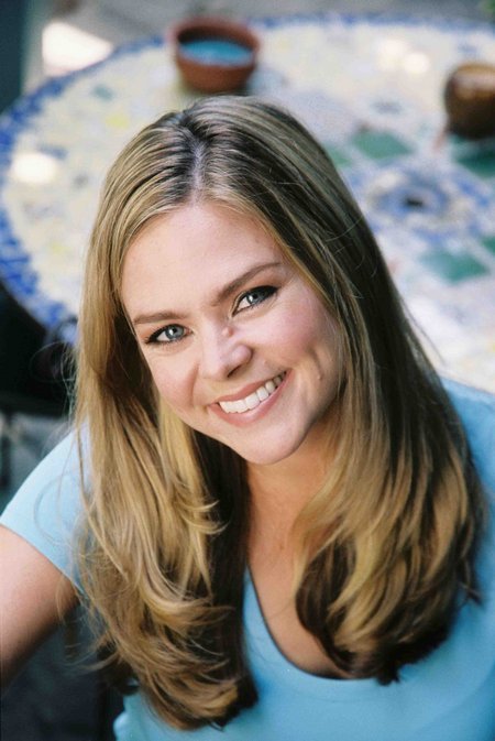 actor Heather Hach large photo